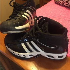 Basketball shoes